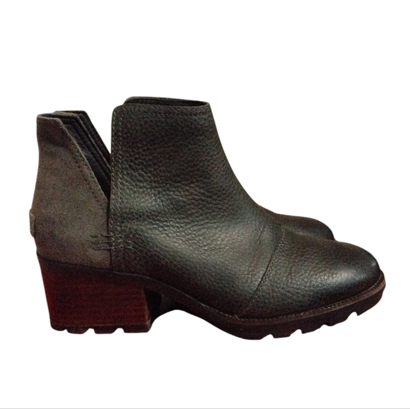 Sorel Black Ankle Booties with Textured Finish - Picture 5 of 11